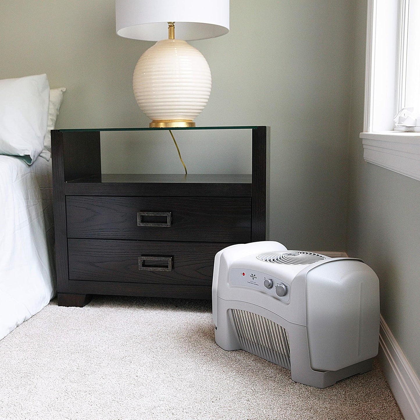 Vornado Evap40 4-Gallon Evaporative Humidifier, Adjustable Humidistat, 3 Speed Settings, Coverage up to 1,000 sqft, 4-Gallon Output (24 Hrs), Dual Tank, Perfect for Home, Bedroom, and Large Spaces