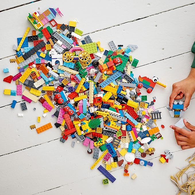 LEGO Classic 90 Years of Play (11021)