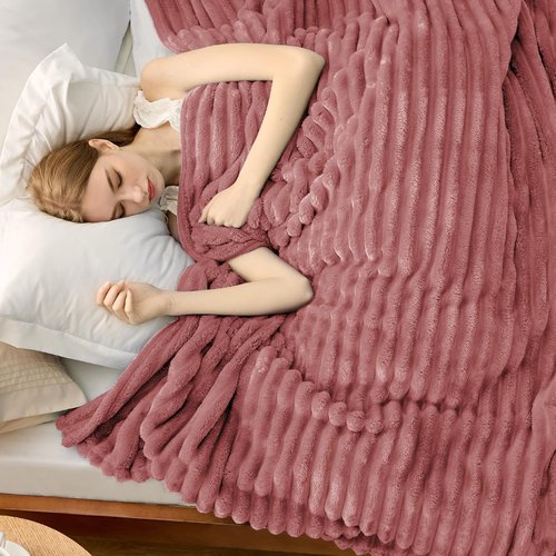 Bedsure GentleSoft Full Blanket - Cozy Dusty Pink Fleece Throw for Women | Perfect Gift for Mom, 84x90 Inches