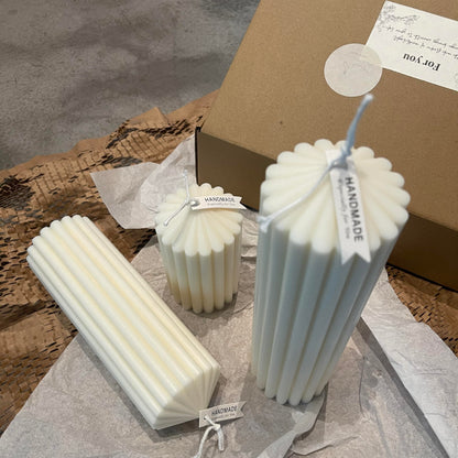 Hyznengu Ribbed Peak Pillar Candle- Large Handmade Scented Soy Wax Candle with Elegant Bubble Aesthetic， Housewarming Gift, Shelf & Coffee Table Centerpiece, White (Medium)