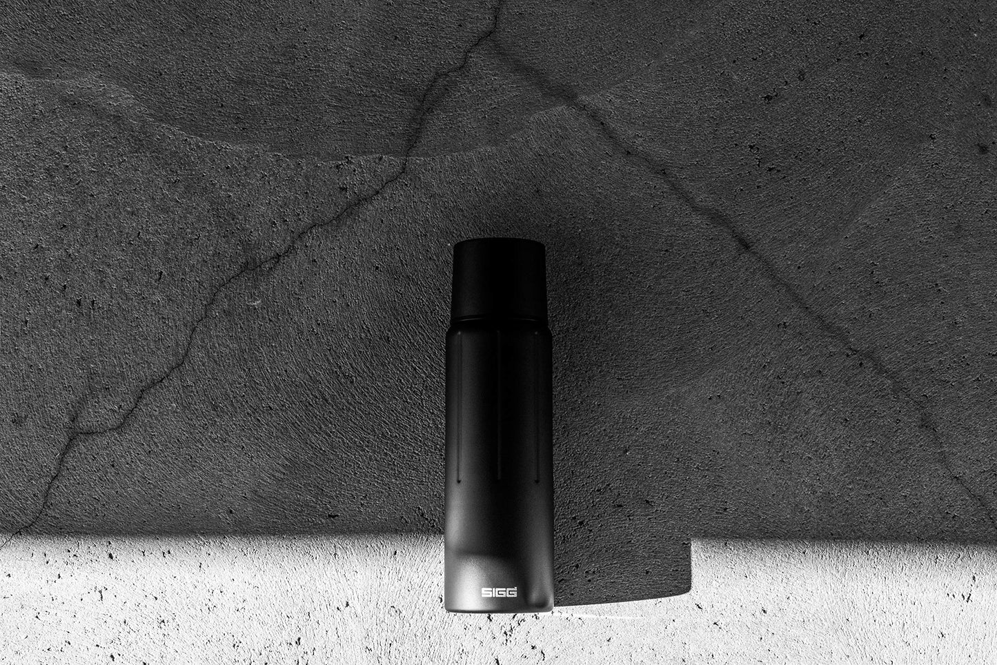 SIGG - Obsidian Insulated Water Bottle - Thermo Flask Gemstone with Cup - Leakproof - Lightweight - BPA Free - 18/8 Stainless Steel - 25 Oz